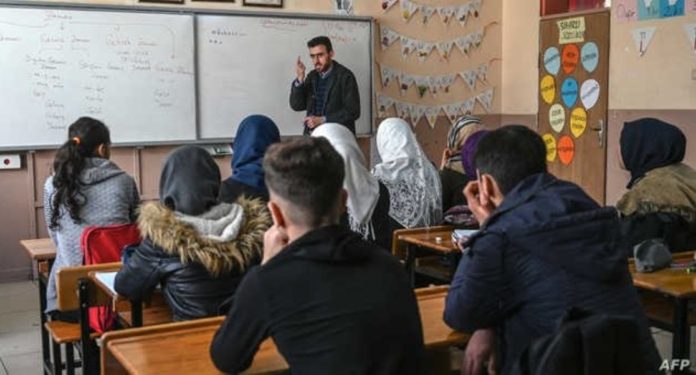 المدرسين السوريين في تركيا