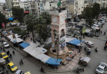 مسنات ترمي بهن الحاجة إلى التسول في إدلب