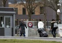 سوريا غير آمنة وهولندا أكثر تشدداً: معادلة صعبة لطالبي اللجوء السوريين مركز لجوء في هولندا _ عكس السير